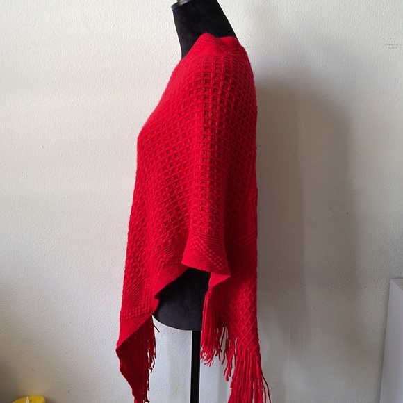 Women Red Shawl Poncho S-M Knitted Sweater Pullover with Fringe Soft Pullover - Picture 3 of 15